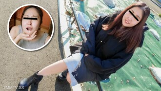 Der erste Samen einer alten Frau und eines Kindes, das einen Schluck schluckt 145