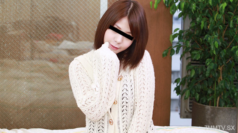 112124_01 Nampageat 是一个可爱的商业女孩，她可以自由地留在街上！