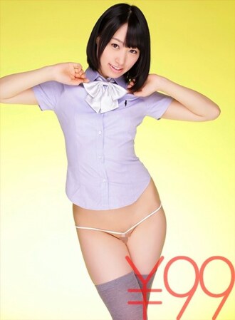 DV-1606 你喜欢剃毛的阴部吗？这是身材纤细、拥有这种阴部的少女Tsugumin的首次性爱表演。她剃光的阴部正被一根巨大的阴茎狠狠地抽插。这对她娇嫩的身体来说会不会太猛烈了？但感觉却很舒服，她尖叫著、喘息著，最后踉跄著。 Kumono Ami