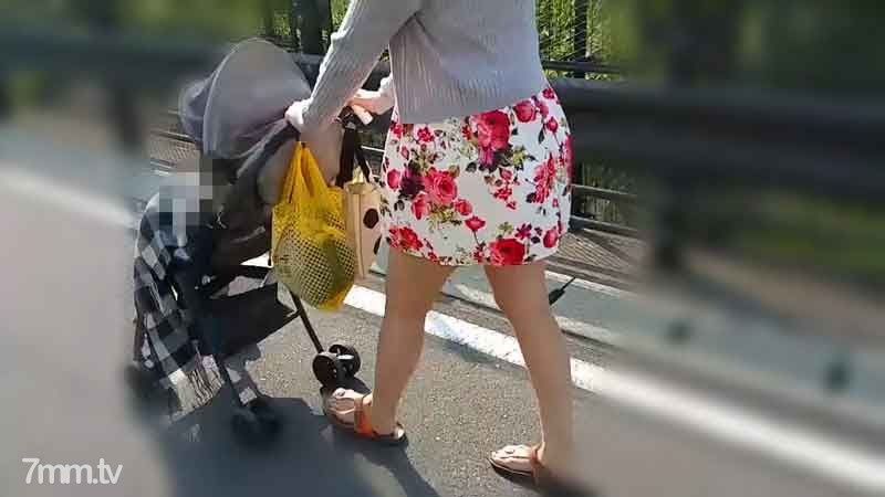 FC2PPV1146843 Individual A married woman who is fucked by a stranger039s stick next to her ***039s bed before her husband after giving birth