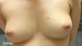 FC2-PPV-1317679 [个人拍摄] 高● 立即挤压刚毕业的黑发少女，在剃光的阴户中放出受精植入确定性水平的丰富精子！