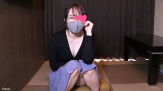 FC2-PPV-1325156 【个人拍摄】95㌢G罩杯眼镜OL中出SEX♂推倒睡背3连死！