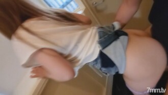 FC2-PPV-1426316 [个人] 我用一个娇小的漂亮屁股闯入了我妻子的房子，并在前门进行了阴道射精。