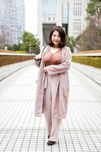 FC2-PPV-1809270 【个人】G杯美妻35岁，在酒店满身油污的奇闻趣事，被比他低一个或更多的小伙子打鱿鱼【第一特价】