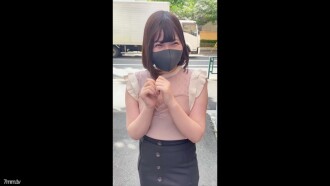 FC2-PPV-1884526 【FHD高品质/无】带一个拥有美妙微笑的现代女孩到你家来享受性爱吧！享受胸罩塞不下的超巨乳后中出巨量！ ！ *可享精选评论奖金