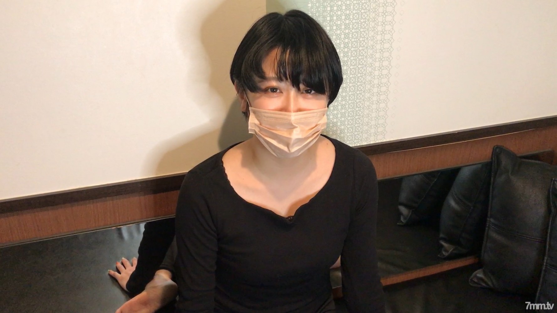 FC2-PPV-2640515 ボーイッシュ美女大学生続。レンタルルームで即尺イラマ→大量顔射。