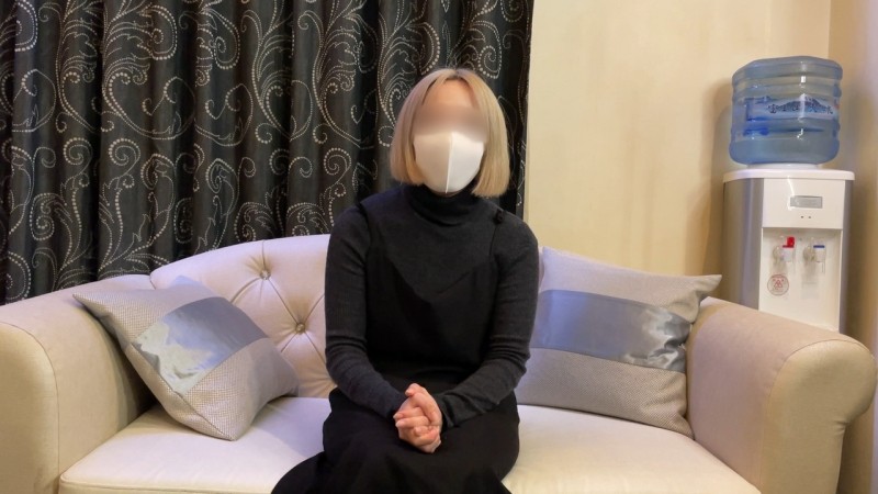 FC2-PPV-4647864 個性與氣質存在性感差距的27歲美髮師。她迷失在許久未擁有的雞巴裡，發出狂喜的呻吟。