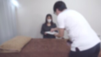 FC2-PPV-4692457 新品半价促销，截止 6 月 1 日！ 【无/性别】 一位40多岁、有两个伴侣的家庭主妇透过网路预约来到店里。一位成熟、丰满的妻子似乎因为照顾孩子而感到疲倦，所以我要帮她做指压和淋巴按摩。