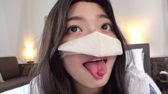 FC2-PPV-4692502 【这简直超越猫咪了！ 】20岁舌大学生好性感！原始的性爱、中出和阴道深处的大量射精让她抽搐并达到狂喜的程度。我们发现了一位令人惊叹的美女，她的阴道深处射出了浓烈的精液！