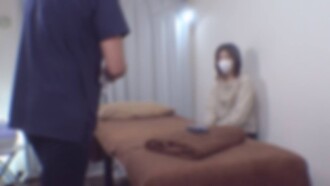 FC2-PPV-4705951 新品半价促销，至6月22日至6月22日！ 【无/性】一位看起来文静内敛的女性来到店里。她是一位娇小玲珑的办公室女性，皮肤细腻，臀部曲线优美。她阴毛浓密，令