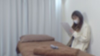 FC2-PPV-4712384 新品半价促销，截止到6月29日！ 【无/性】一位在服饰店工作的时尚美女来到了店里。她身材娇小，身材极佳，皮肤白皙，身上还散发著迷人的香气。