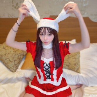 FC2-PPV-4715708 乃木坂是个气质高雅的高中生和国中生，西野旭濑的模样也和她一样，用关西方言可爱极了。一身清纯无辜的笑容浴衣。精液射入阴道深处，温泉喷射在敏感的阴户里。