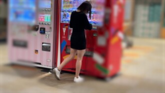 FC2-PPV-4717675 和有男朋友的巨乳青梅竹马进行野性交！明明她说“不许内射”，我还是强行射进了她体内！