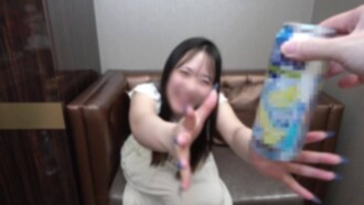 FC2-PPV-4720687 【共3次射精】一个性欲旺盛、皮肤白皙、早泄、潮吹的少女，挣脱了限制器。她为了满足自己的快感，挤出了100%纯净的精液。