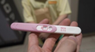 FC2-PPV-4725114 3天！ 7折！ 【多部】【绝望的夹缝中意外怀孕】“同情我的话就给我钱吧。”珍贵的性爱录像，记录了导致怀孕的根源。被堵嘴、颜射、后续中出、肉体小便……的耻辱，最终导致怀孕的可怜女人。