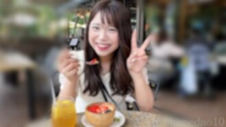 FC2-PPV-4728960 ※仅限今日！半价！ “不……我要破……”来自乡下的可爱纯情又虐心的理发师。明明很紧张，却被猛烈地冲击得失去了理智。最后，她恳求怀孕，成了乖巧听话的自慰宠物。