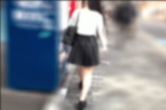 FC2-PPV-4741700 ※截止17日，首次仅享80%优惠※ 【3P】外表清纯无邪的黑发美女，势必成为业界明星。在这段硬蕊性爱场景中，她被完全暴露的半罪犯粗暴地干翻并中出。