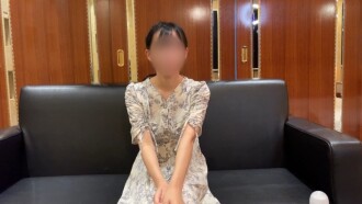 FC2-PPV-4742346 【非卖品】与秘密美女的中出性爱影片。超过1小时40分钟的影片，充分展现了高潮、抽插与受精的场景。