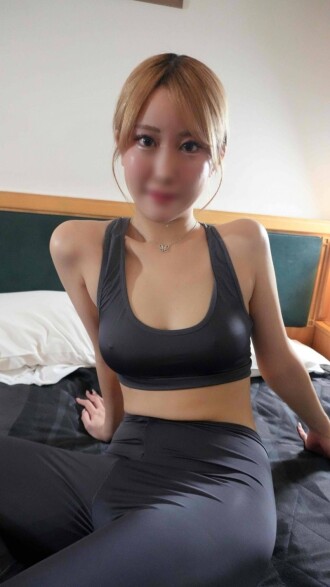 Siya ay isang napakagandang babae na may pambansang treasure-level na facial IQ at isang perpektong pigura na may patas na F-cup na suso. Ang sungit niya! Salitan siya sa pagpasok ng Panda-kun at ng malaking titi ng isang itim na lalaki, at magka-creapied dalawang beses sa isang hilera! Kasama ang bonus.