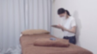 FC2-PPV-4782497 半价优惠至10月26日！ 【无码/半裸】一位身材高挑、略显朴素、表情严肃的OL在休息日来到了本店。这似乎是她第一次体验油压按摩。