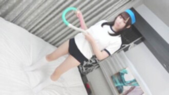 FC2-PPV-4784934 【两发灵魂】拥有压倒性白皙肌肤和巨乳的前偶像。被情敌抱住后感到沮丧的男人，在这段穿著运动服和休闲服的她体内射精的真实视频中倾诉了自己的心声。