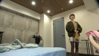 FC2-PPV-4796242 和青梅竹马激情缠绵后的第二天……我本来打算再来一次更激烈的性爱，结果却被一个身材魁梧、性器硕大的男人诱惑了……