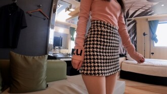 FC2-PPV-4798431 一位19岁、舌技出众的女孩♡ 她细腻的吻技和口交技巧一流，真想知道她是从哪里学来的♡ 与一位温柔如猫的女孩享受恋人般的性爱♡