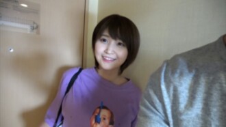 Siya ay isang cute na estudyante sa kolehiyo na maaaring maging sentro ng isang idol group. Ang kanyang cute na hitsura ay hindi tumutugma sa kanyang malalaking suso, kaya siya ay nagiging sobrang nasasabik at cums sa loob niya.