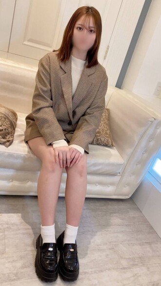 [Private shoot] Isang naka-istilong kagandahan na may katamtamang haba na buhok at magandang ugali. Before you know it, nakahubad siya at may vibrator na nakadikit sa kanya, dahilan para manginig siya sa sarap.