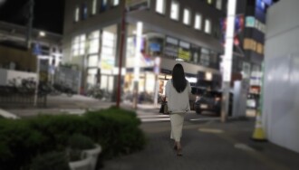 [การหลั่งน้ำอสุจิแบบสุดขีด] หญิงแต่งงานที่ชอบความเจ็บปวดอย่างมาก ♡ หลังจากไม่ได้มีเพศสัมพันธ์มา 3 เดือน เธอถึงขีดจำกัดและขอร้องว่า "ได้โปรดทำแบบรุนแรงหน่อย..." จิตใจของเธอแตกสลายเมื่อหัวนมของเธอถูกกระแทก และเธอเสร็จสิ้นด้วยการทำออรัลเซ็กส์เพื่อทำความสะอาดหลังจากหลั่งน้ำอสุจิสามครั้งติดต่อกันบนท้อง ในปาก และภายในตัวเธอ!