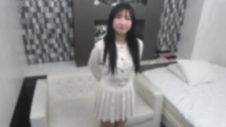 FC2-PPV-4808430 【限量发行】一位长发白皙、胸部丰满的女孩落入了一位业馀大屌导演的魔爪。与她男友的阴茎不同，这位导演的巨根深深地插入她的阴道，让她欲仙欲死。