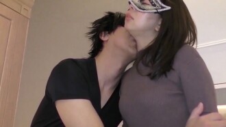 【限时5天，五折优惠，奶油派】一位妻子在三年后重逢，以满足她成熟的欲望。她的性欲依然旺盛，与她娇弱的身材形成鲜明对比！