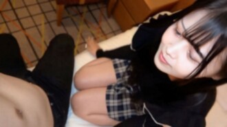 【無碼】一個可愛又清純的女孩！但內心卻是個性慾旺盛的肉食性女人。她宣稱：「我們來比誰的性慾更強吧。」兩次內射。 *高清畫質