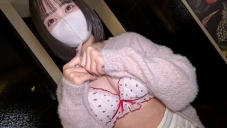 【黑发波波头，G罩杯】我和一个非常迷人的女孩成了朋友，然后和她发生了性关系。 G罩杯的乳交真是太棒了。