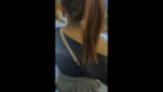 [Voyeurisme public/Culotte de Père Noël à gros seins] Une vidéo spéciale d'une belle Père Noël à une épaule avec d'énormes seins*, vêtue d'une écharpe, avec ses seins frottés, sa culotte tirée sur le côté et sa culotte doigtée, la faisant haleter.