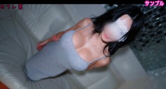 我朋友的老婆胸部很大，有H罩杯，我忍不住想背叛她，在她体内射精了！ ！她被我射在里面之后就失去了控制，开始在她丈夫以外的人身上以女牛仔式骑乘♡