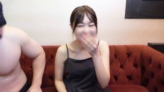 [Super rare 2 shots] A local TV announcer's prospective wife has a lovey-dovey sex video with a cameraman she fell in love with. Also includes a cute uniform.