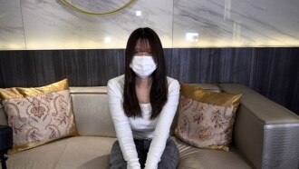 [First amateur shoot] Asuka (18), a cute amateur with long black hair. She tries her best to have sex with a middle-aged man with obesity for the first time, and it's impressive. But her anal play ruins it. But she gets penetrated again...