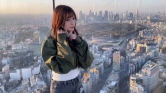 她已經獲得了一份國際航班乘務員的工作，並贏得了2023年小姐大賽總冠軍。她在大學最後一年拍攝了這段視頻，儘管她知道這樣做可能會失去這份工作。 ——建議儘早購買——