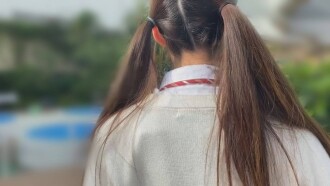 ※仅限第一次※ 【第一次内射】18岁巨乳双马尾少女，珍贵视频记录了一位年长男子第一次给她进行乳交并插入她未受刺激的阴茎的过程