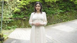 【山梨縣某處】「擁有超過100公分I罩杯美胸的性感人妻」首次拍攝戶外NTR（被NTR）硬派射精影片。長達100分鐘的震撼視頻，挑戰了公開發行的尺度極限。 *快來看！