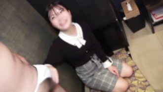 [Sesi Pemotretan Pertama] Krim spesial dituangkan ke kulit halus dan cerah seorang pembuat roti profesional yang bermimpi membuka toko rotinya sendiri.