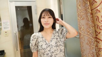 [ไม่เซ็นเซอร์] ยูซึกิ พนักงานเสิร์ฟสาววัย 20 ปี ให้บริการโดยไม่พูดคุยใดๆ เธอใช้เพียงรูปร่างที่เพรียวบางและสายตาในการสื่อสารเท่านั้น