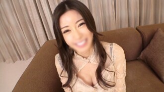 【附贈花絮】【私人拍攝】【全臉曝光】一位在婚禮場地工作的豐滿美女釋放了所有無法透過自慰滿足的慾望♡ 她豐滿敏感的身體在被巨根猛操時瘋狂達到高潮！