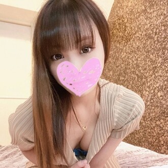 【未刪減版】一位身穿黑色緊身連褲襪迷你裙的頂級按摩女郎，被一台能讓人體驗到近乎高潮的造人機器灌精！