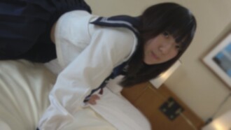 【無刪減版】一系列令人愉悅又尷尬的初體驗！ ！總共三個伴侶，這位18歲少女私處的香氣令人無法抗拒……獎勵是她陰道深處滿滿的精液！ ！
