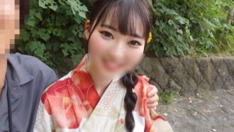 Une beauté japonaise, fille d'un propriétaire de boutique de kimonos, en congé.
