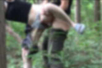 *Limitadong paunang alok: 1560pt → 560pt* Isang balingkinitan at magandang maybahay na nalaman ito ng kanyang asawa [Enjoying Summer Part 4] Kinaladkad sa kabundukan at muntik nang mabuntis, pagkatapo...