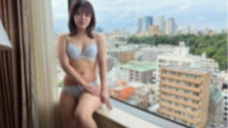 [Première fois filmée] Une jeune femme de 19 ans à la beauté d'une idole. Elle a fait tout ce que je lui ai demandé. Orgasmes multiples et convulsions lors d'une intense relation sexuelle à trois. Ima...