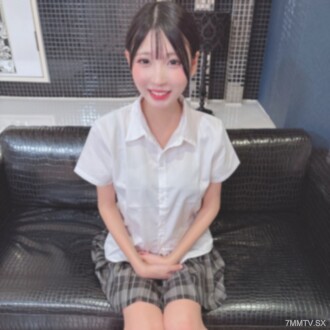 【豪華三集】一位19歲身著華麗服飾的美麗白人女性，被注入了濃稠的精液，身體修長纖細。